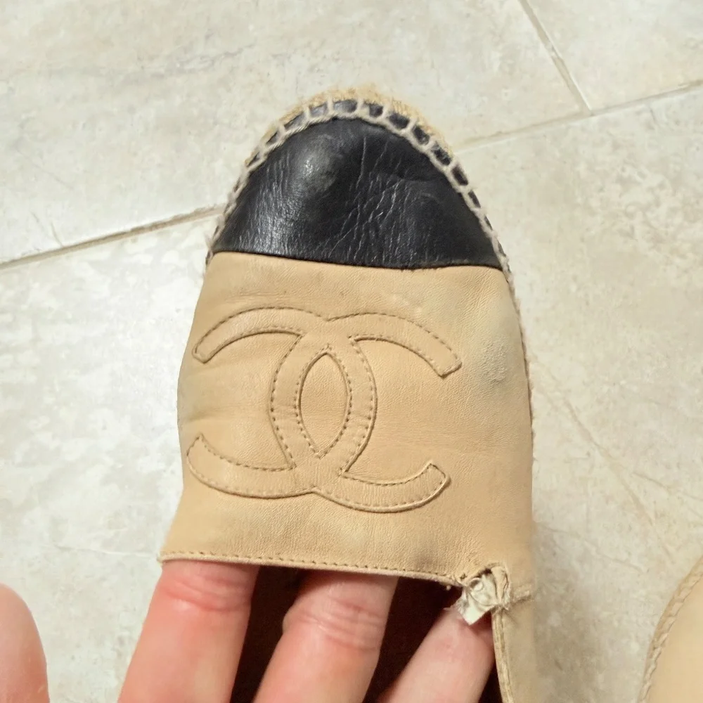 Chanel Genuine Lambskin‎ Leather Logo Slip On Espadrilles Shoes Beige Size 35